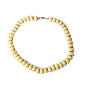 Vintage cream beaded necklace